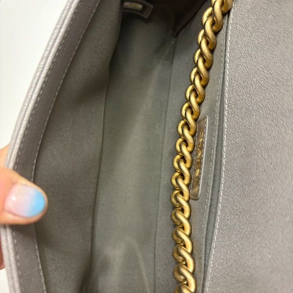 Chanel Boy - Original Medium in Grey and Gold hardware - Picture 4 of 16